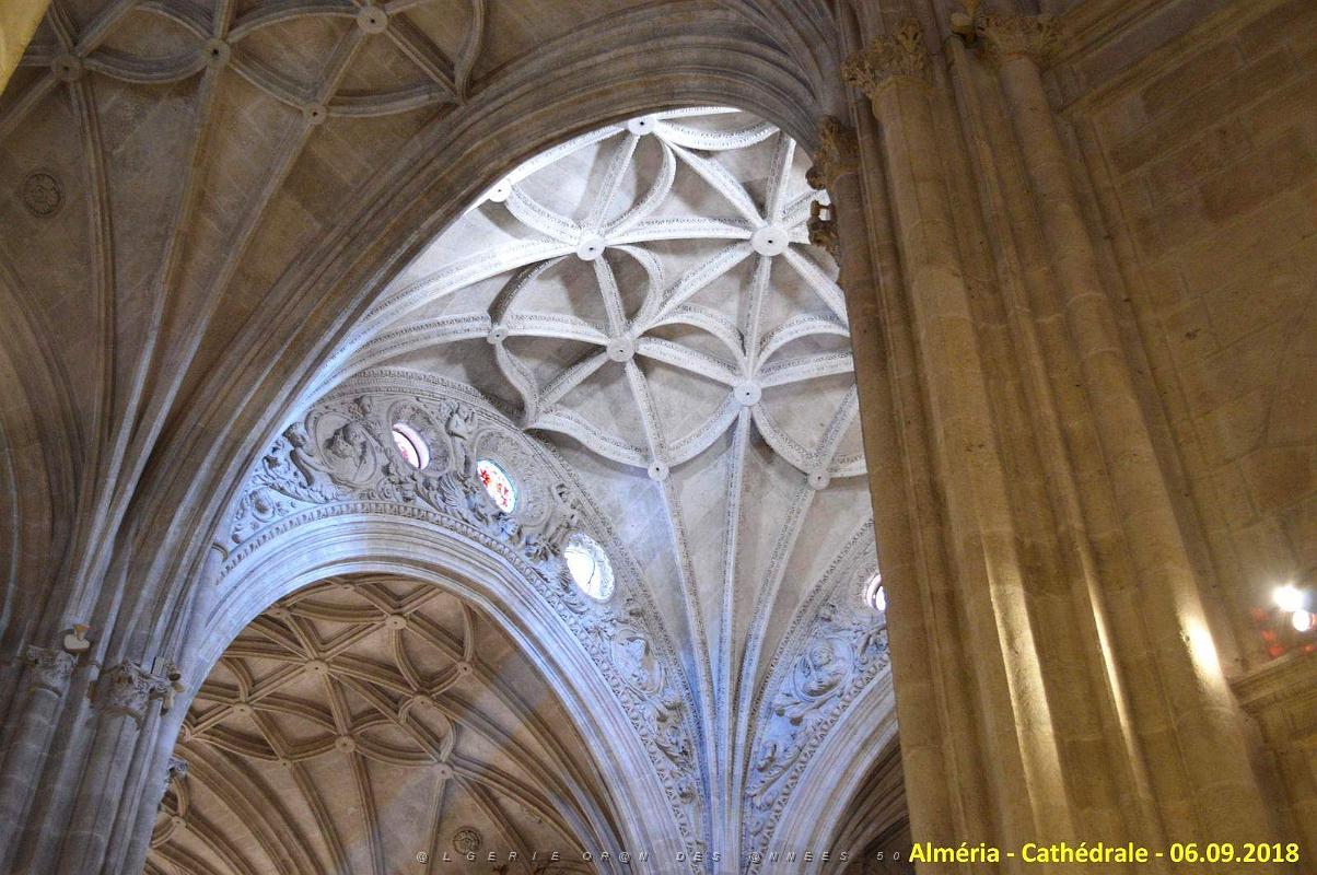 28 LA CATHEDRALE ET LE FORTERESSE DE L INCARNATION (93).JPG